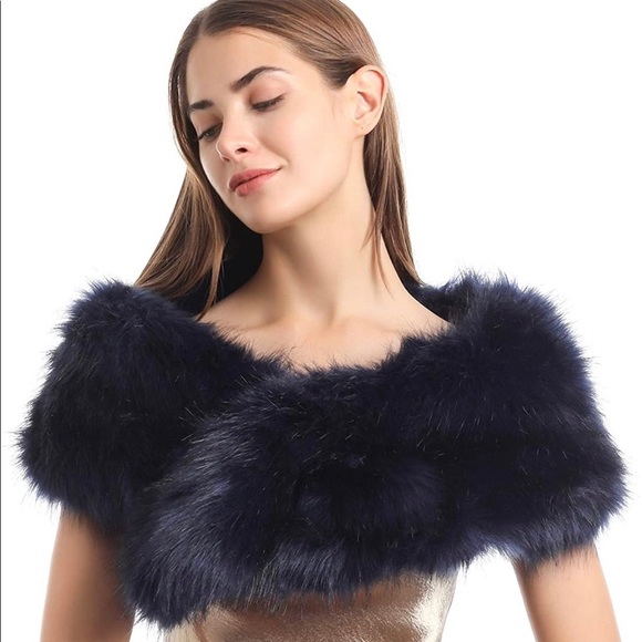 Elegant Soft Fur Collar Shawl Wrap - Picture 3 of 4